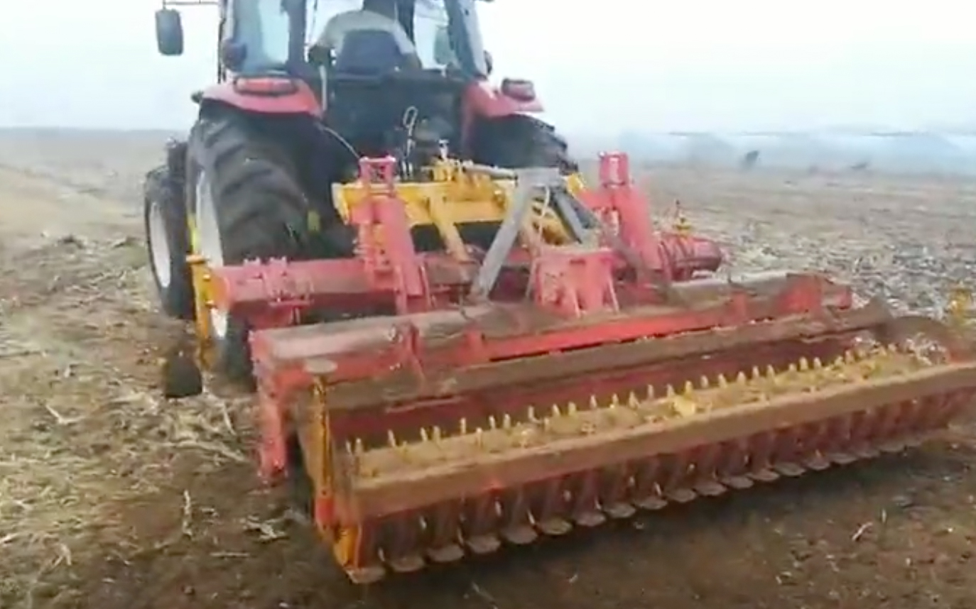深松機(jī)，聯(lián)合耕整機(jī)作業(yè)視頻